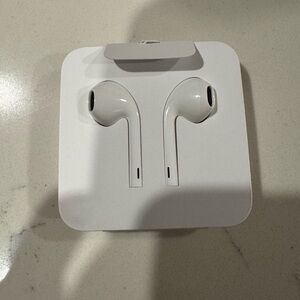BOGO! Apple Lightning Wired Earbuds new